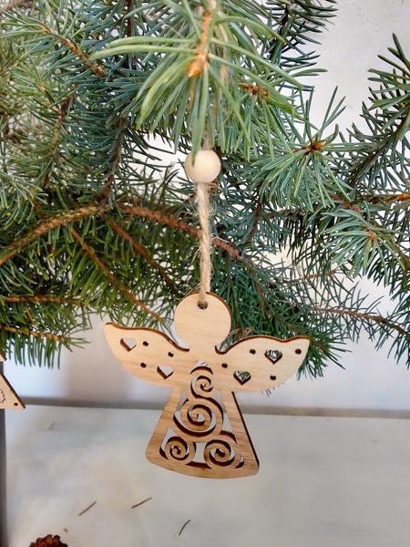 3 weihnachtliche Holzanhänger